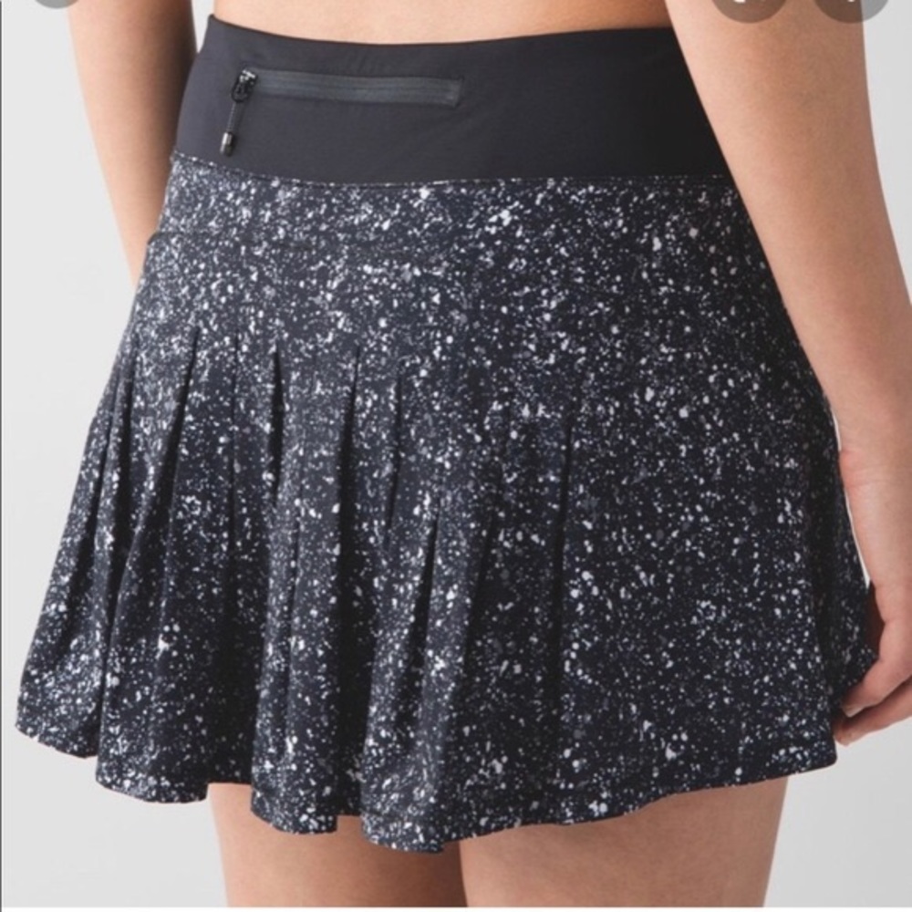 Lululemon Circuit Breaker Skirt Skort 8 black white splatter pleats